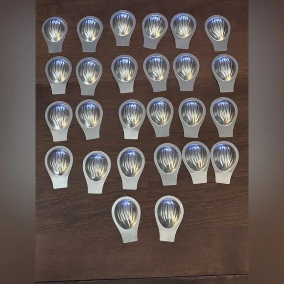 Walnut molds. Comes in a set of 26 individual molds. Ideal for cookies! - Picture 2 of 10